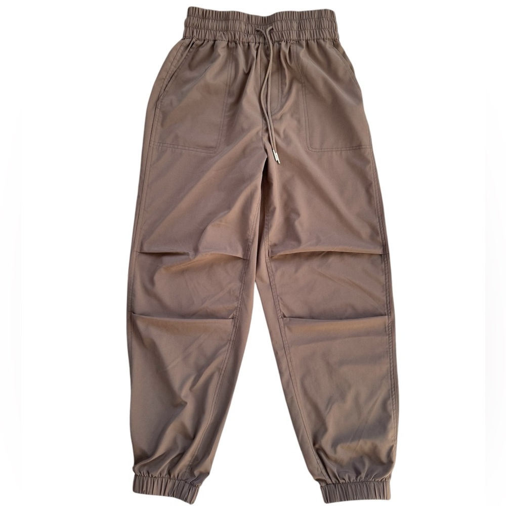 NWOT Chelsea DeBoer Cargo Joggers